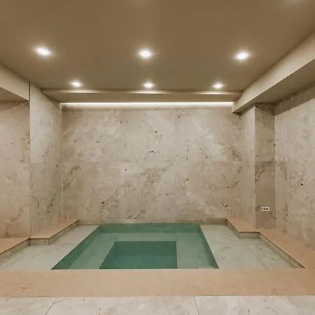 Regional By Neu Collective 4*