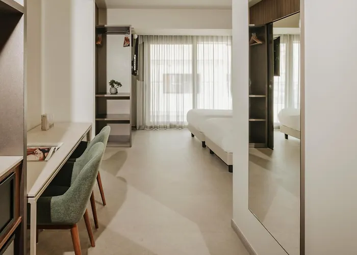 Regional By Neu Collective מלון 4*